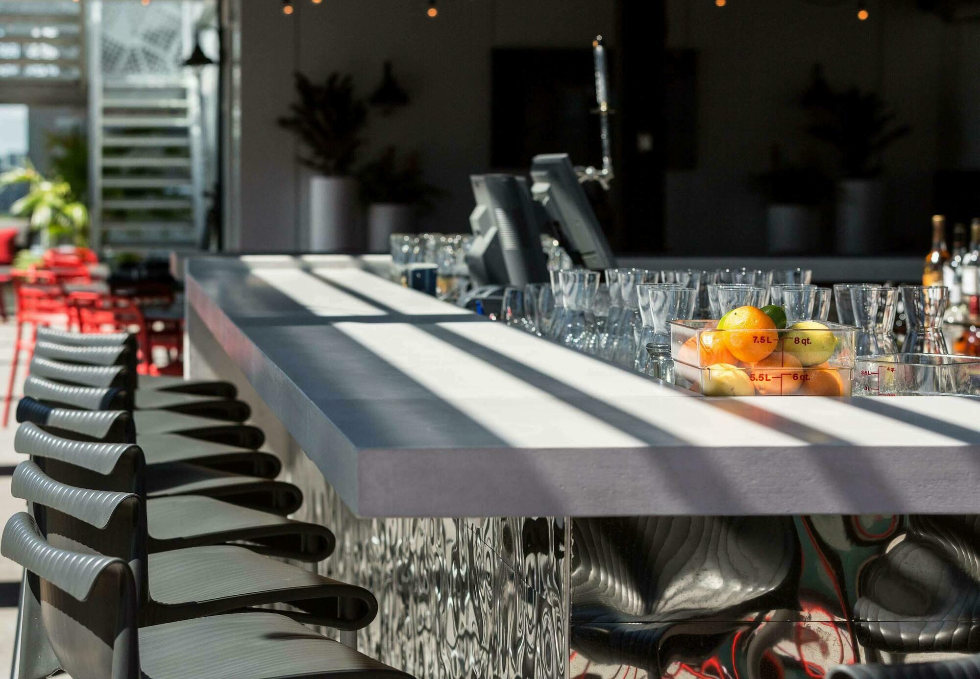 Renaissance Montreal Downtown Hotel Exterior photo